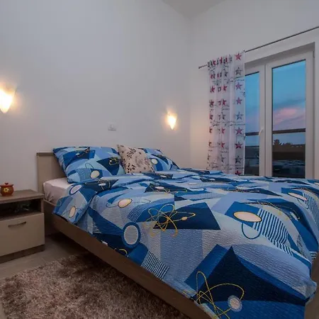 Verunic 14286c Apartment Veli Rat