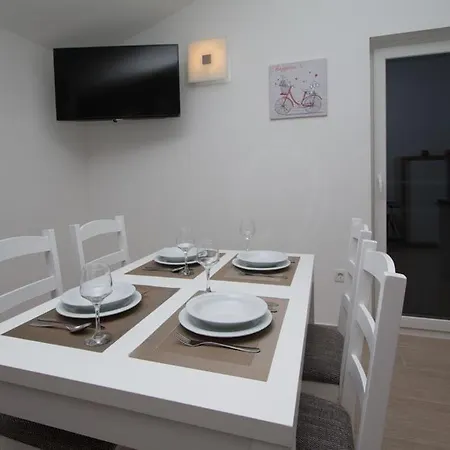 Apartment Verunic 14286c Veli Rat