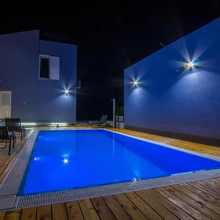 Verunic 14286c Apartment Veli Rat